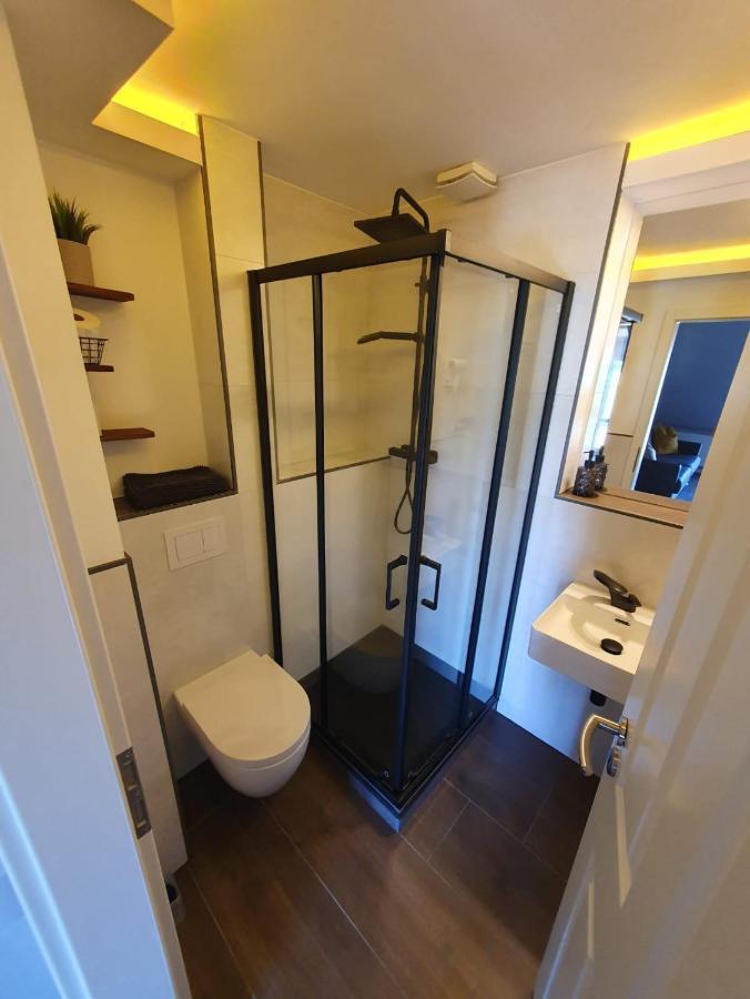 Neumuehler Hof- Ferienwohnung "Benjamin" Mit Grosser Privater Dachterasse Und Guter Anbindung In Die City Schwerin  Eksteriør bilde
