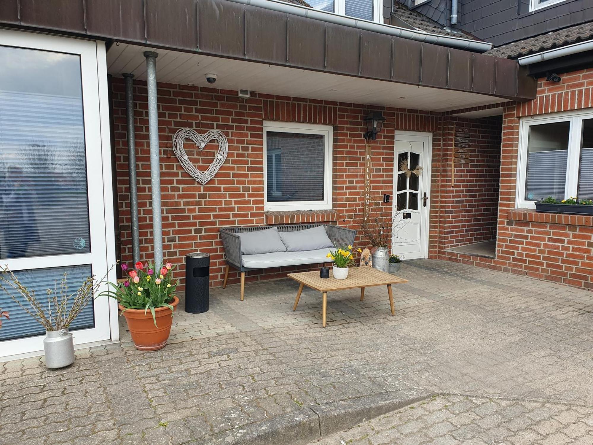 Neumuehler Hof- Ferienwohnung "Benjamin" Mit Grosser Privater Dachterasse Und Guter Anbindung In Die City Schwerin  Eksteriør bilde